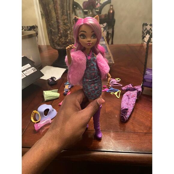 Monster High Doll And Playset, Clawdeen Wolf Boo-Tique Studio With Fashion Acce - Picture 8 of 15